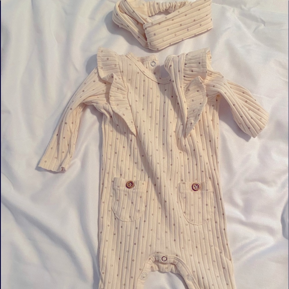Baby girls Jessica Simpson outfit.